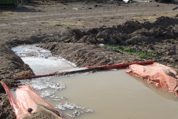 Dam-on-an-earth-ditch